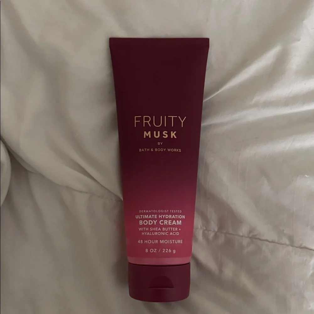 Bath & Body Works Fruity Musk Body Cream - Picture 1 of 1
